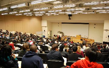 США передумали депортировать иностранных студентов из-за онлайн-обучения