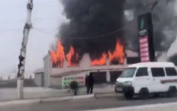 В Андижане вспыхнуло кафе — видео