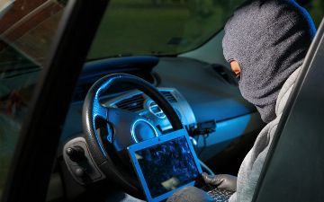 Если у вашего автомобиля возникли проблемы с электроникой, то возможно ее взломали – автоэксперт