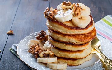 Рецепт пышных банановых оладьев на кефире без сахара