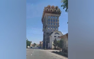 Самаркандский «дом-монстр» до сих пор не снесли: на первом этаже незаконно открыли кафе (видео)