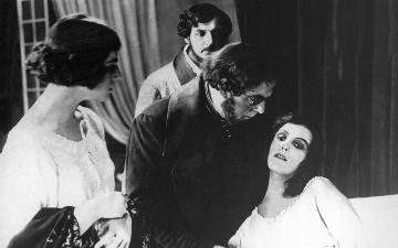 Неузнаваемая Лили-Роуз Депп на первом кадре ремейка «Носферату»