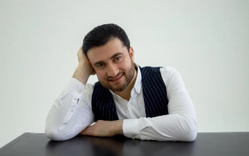 Арсен Шахунц выступит в Ташкенте с сольником «Девочка, стоп!»