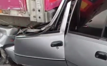 В Сырдарье водитель Nexia уснул за рулем и влетел в грузовик, есть пострадавшие