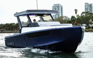 В сети показали электрическую яхту Tesla