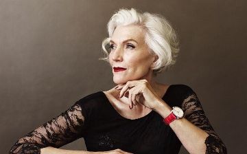 74-летняя мать Илона Маска снялась для журнала в купальнике – фото