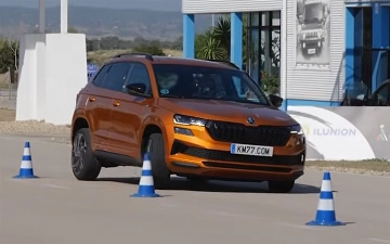 Skoda Karoq хорошо показал себя на лосином тесте