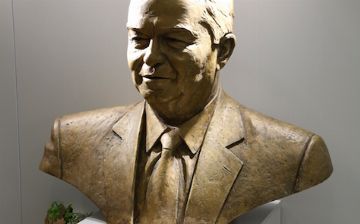 Сбор денег с учителей на бюст Каримова в Кашкадарьинской области опровергли