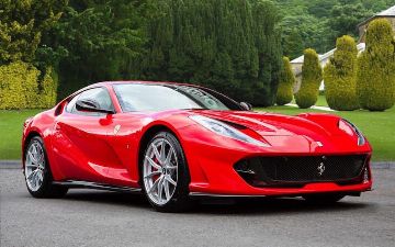 Ferrari нестандартно анонсировала новый суперкар