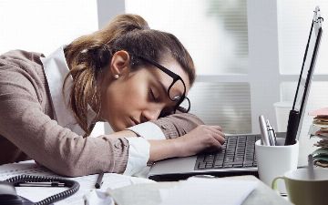 Специалист рассказал, почему некоторым людям хочется спать днем