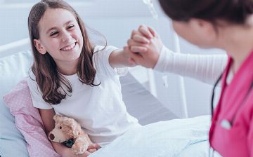 Российские специалисты рассказали о первых признаках рака крови у детей