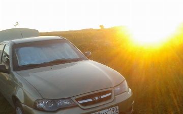 Лучше держать машину в тени. Узнали, как сильно может нагреться салон автомобиля под солнцем