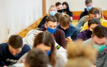 Узнали, какую сумму изъяли у узбекистанских абитуриентов для участия во вступительных экзаменах