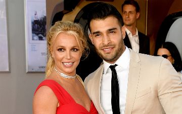 Возлюбленный Бритни Спирс прокомментировал слухи о помолвке