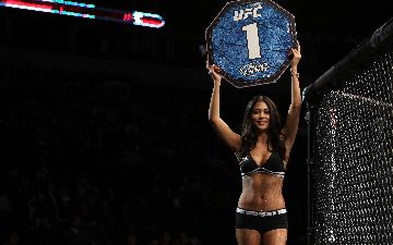 Хабиб Нурмагомедов назвал ринг-герлз ненужными людьми в единоборствах 