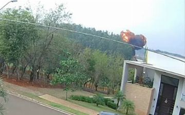 Семь человек погибли при крушении самолета в Бразилии - видео