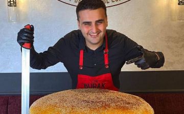 Турецкий шеф-повар Бурак Оздемир прилетел в Ташкент – видео