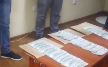 В Навои задержали граждан, пытавшихся вывезти из страны незадекларированные доллары