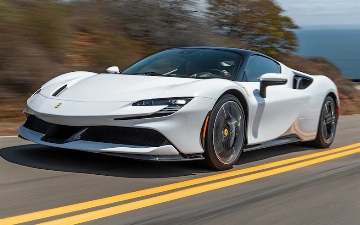 Ferrari тестирует преемника гибридного суперкара SF90