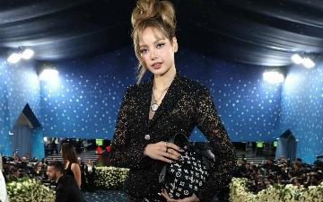 Скандал на Met Gala: Лису обвинили в расизме из-за наряда Louis Vuitton