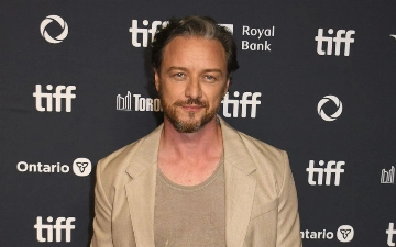 На Джеймса МакЭвоя напали в баре