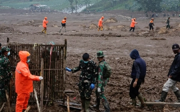 Число жертв схода оползня в Индонезии возросло до 50
