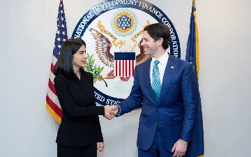 Саида Мирзиёева встретилась с главой DFC Беном Блэком