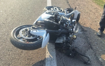 Под Ташкентом мотоциклист разбился насмерть, врезавшись в ограждение