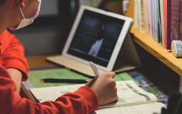 В Минмахалли прокомментировали слухи, где родители должны взять подпись с махалли для обучения детей дома онлайн