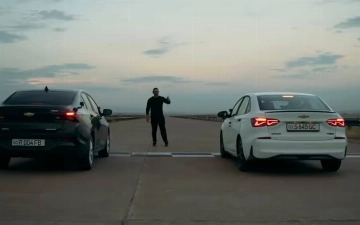 Узбекистанец провел гонку между Chevrolet Monza и Onix