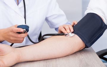 Назван простой способ снизить давление без лекарств 