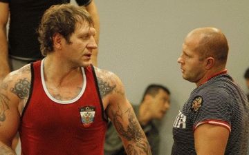 Александр Емельяненко отреагировал на победу брата над американцем 