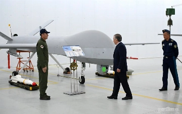 Шавкату Мирзиёеву презентовали дроны в воинской части Сурхандарьи 