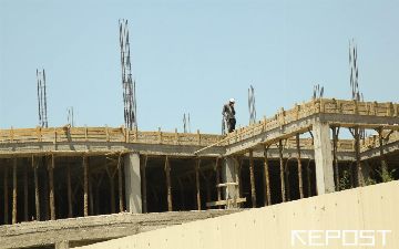 Стройкомпаниям дали возможность нанимать работников без договора