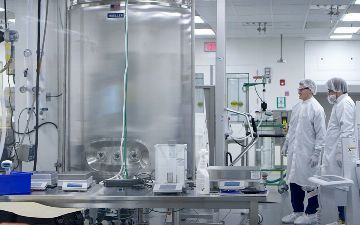 Moderna объявила об эффективности вакцины выше, чем у Pfizer и «Спутник-V»