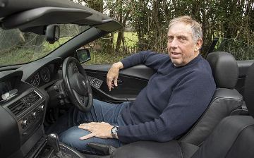 Подогрев сидений кабриолета прожег одежду водителя