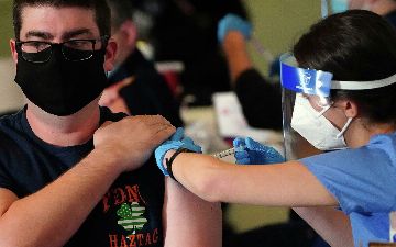 Вакцинированным жителям США разрешили не носить маски и не соблюдать дистанцию