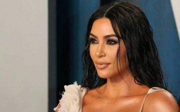 Поклонники Ким Кардашьян захейтили ее за серьги, посчитав, что она оскорбила индийский народ - фото