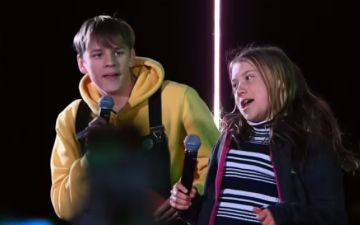 Грета Тунберг исполнила хит 1980-х годов «Never Gonna Give You Up» - видео