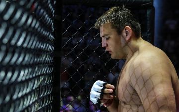 Российский боец MMA вышел на бой под чужим флагом из-за ошибки организаторов