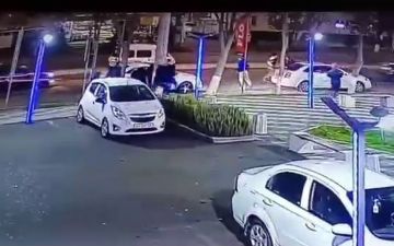 Массовая драка, произошедшая в Ташкенте, попала в объектив камеры: в конфликте участвовали порядка восьми человек