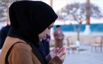 Министр культуры Чечни посетила Бухару и совершила паломничество 