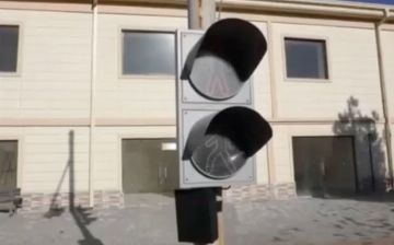 В Бухаре перед специализированной школой для незрячих установили «говорящий» светофор