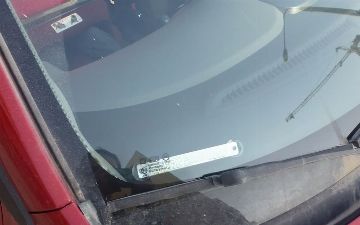 Узнайте, почему оставлять свой номер под лобовым стеклом – опасно