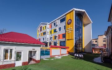 Oxbridge International School получила очередную международную аккредитацию