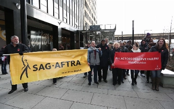 Голливудские актеры готовятся объявить о забастовке вслед за сценаристами