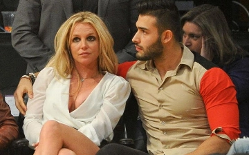 Бритни Спирс, которая разводится с мужем, платит за него аренду