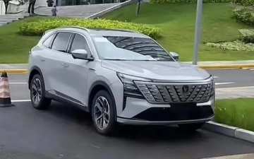 В Китае засняли новейший Changan CS75