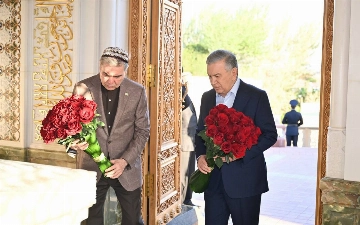 Шавкат Мирзиёев и Гурбангулы Бердымухамедов почтили память Ислама Каримова