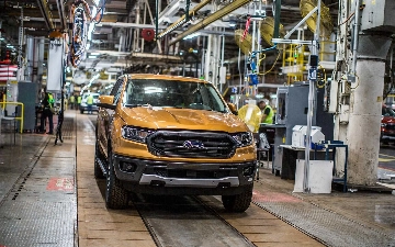 Ford может уволить до 40% работников из-за сборки электрокаров